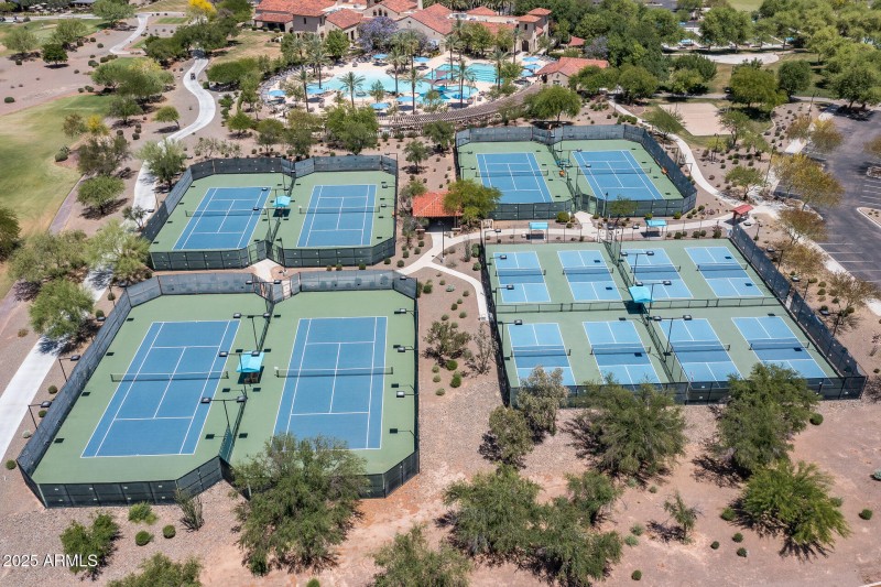 H2) TENNIS & PICKLEBALL COURTS