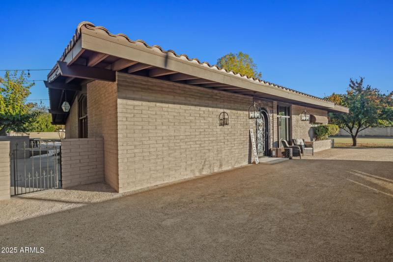 5-web-or-mls-13217 N 65th Dr--93