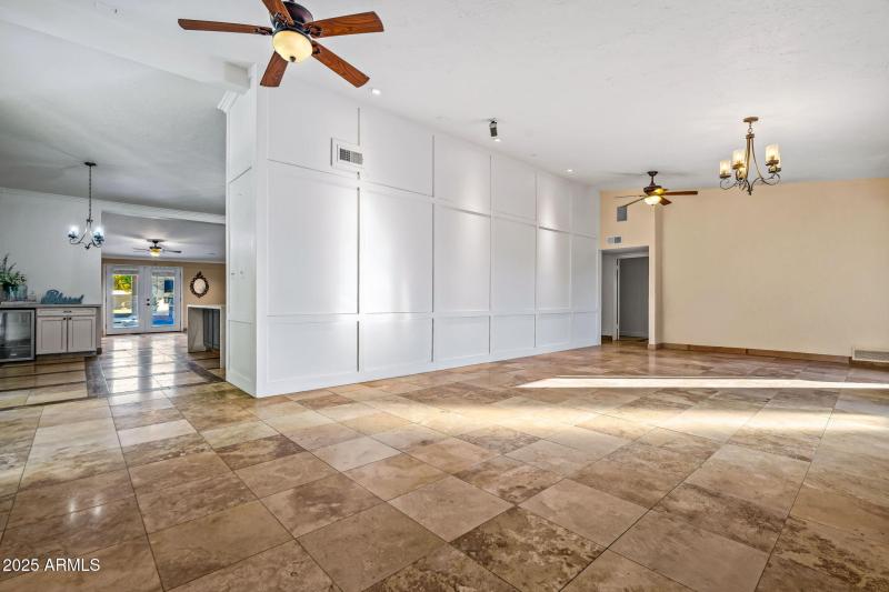 13-web-or-mls-13217 N 65th Dr--28