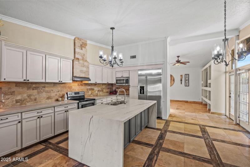 19-web-or-mls-13217 N 65th Dr--34