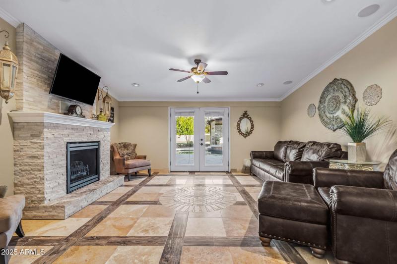 24-web-or-mls-13217 N 65th Dr--39