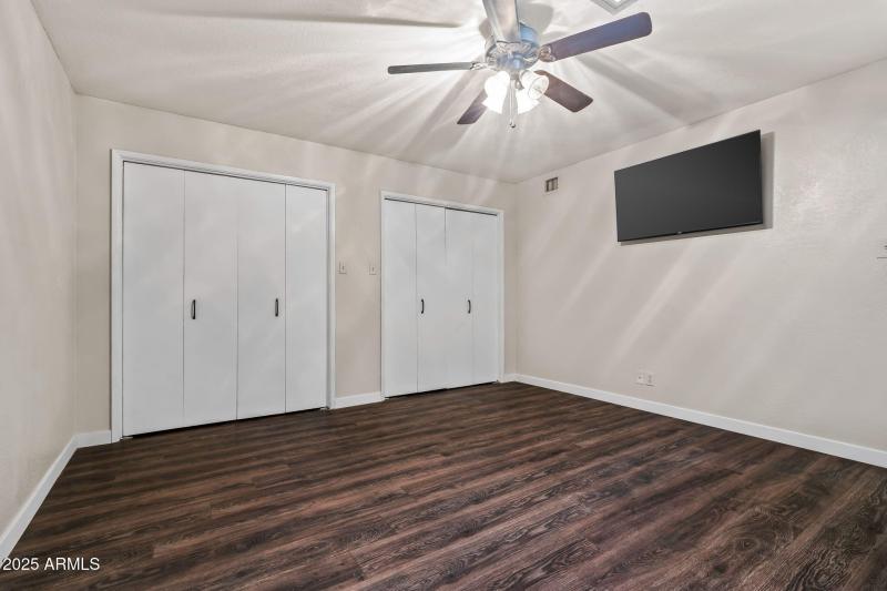 33-web-or-mls-13217 N 65th Dr--15