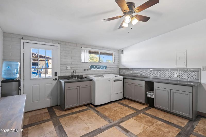 49-web-or-mls-13217 N 65th Dr-