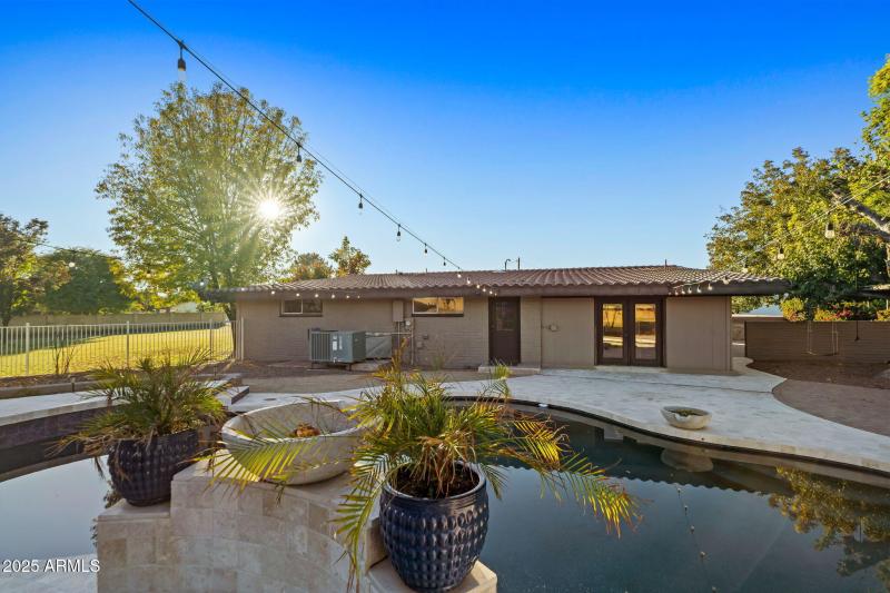 86-web-or-mls-13217 N 65th Dr--76