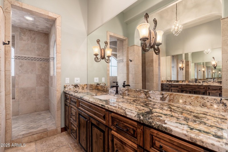 12980 E Cochise Rd - 33