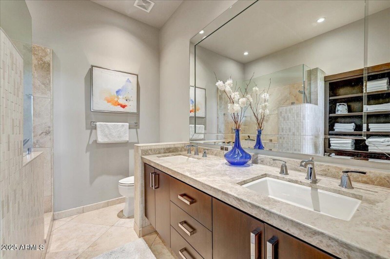 Main Level Master Bath