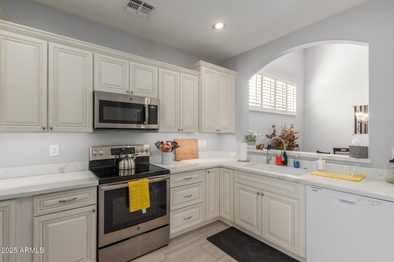 17 Kitchen Pass-through