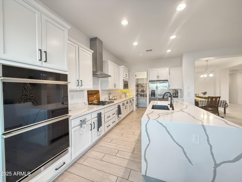 Kitchen – Double Ovens & Range