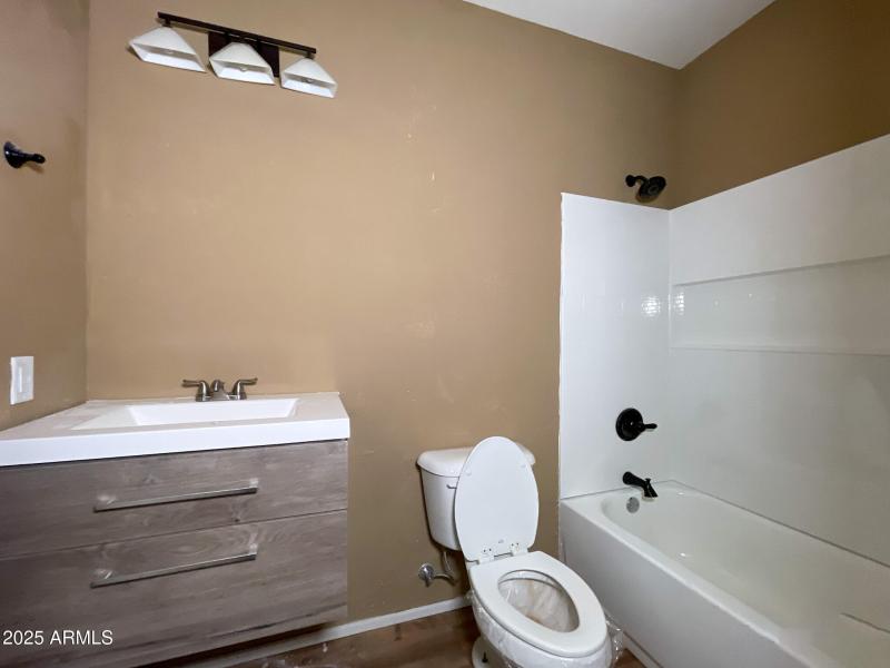 16 Guest Bathroom