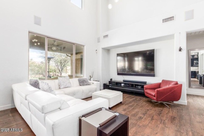 20220308093018133947000000-o