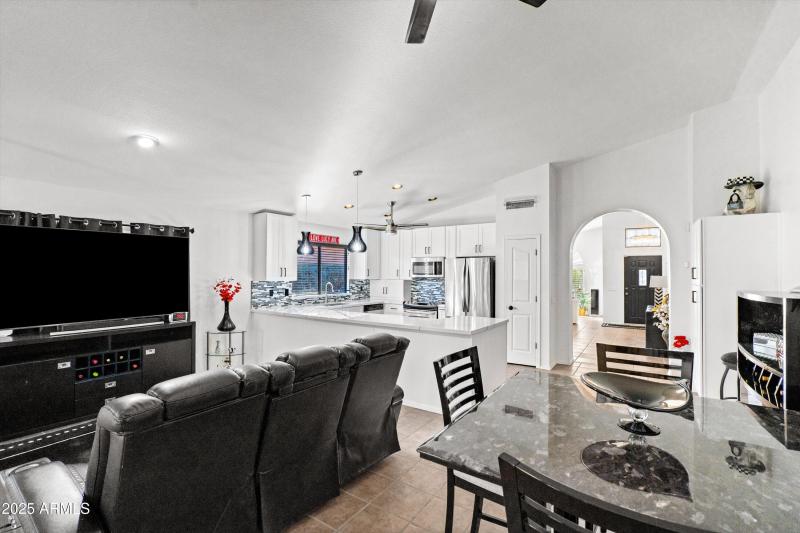 18-Breakfast to Kitchen