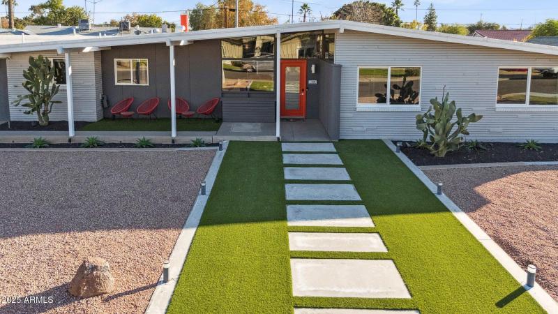 Synthetic lawn looks perfect year-round