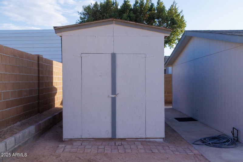 d-OUT-storage-shed-1