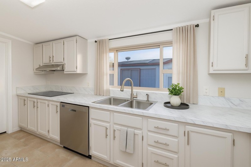 jjjj-Kitchen-Sink-Counter-Virtual-Staged