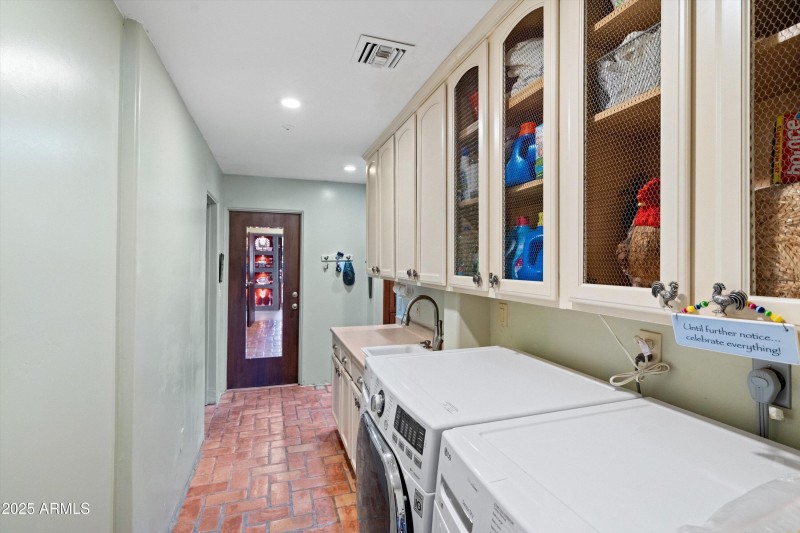 34-Large Laundry Room