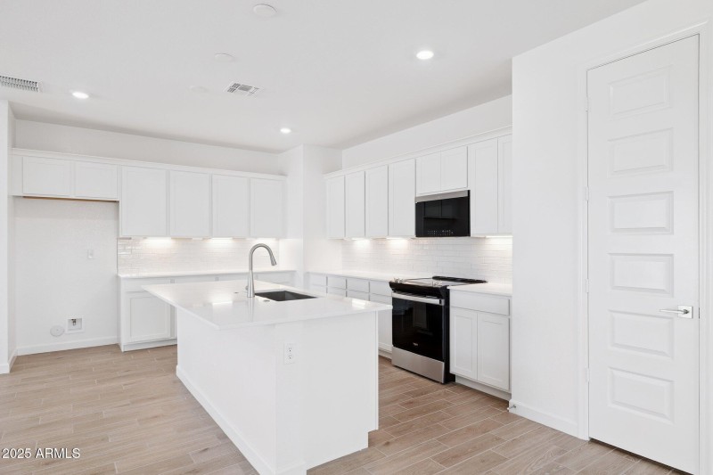 10-web-or-mls-17746-w-vogel-ave-lot-161-