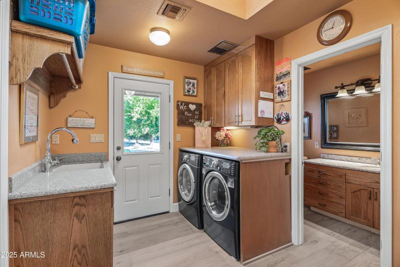 LAUNDRY + BATHROOM (FULL)