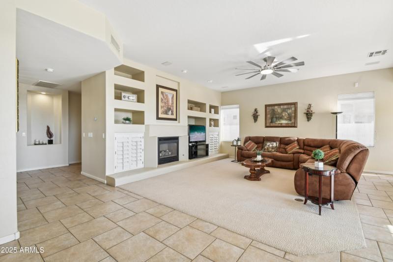 Great room w/fireplace