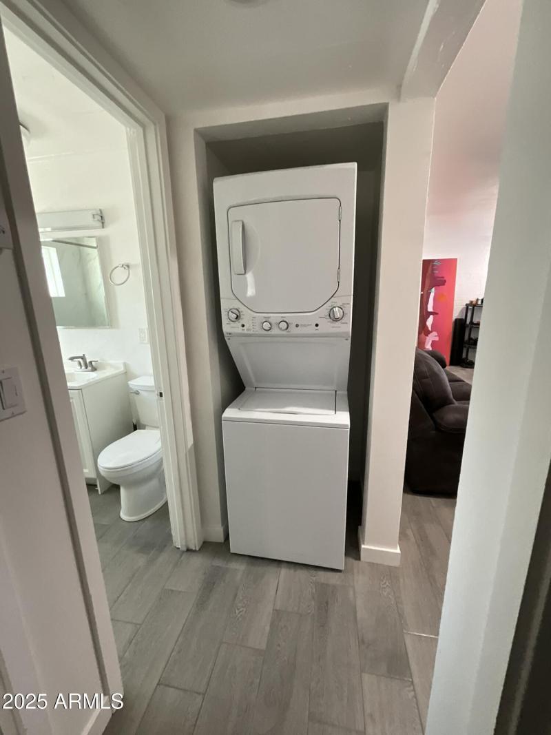 Unit 6 En Suite Laundry