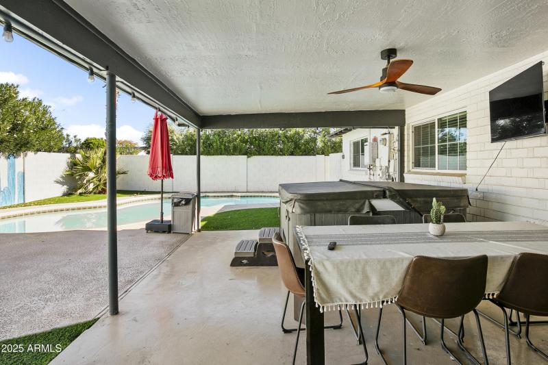 Entertainers Backyard