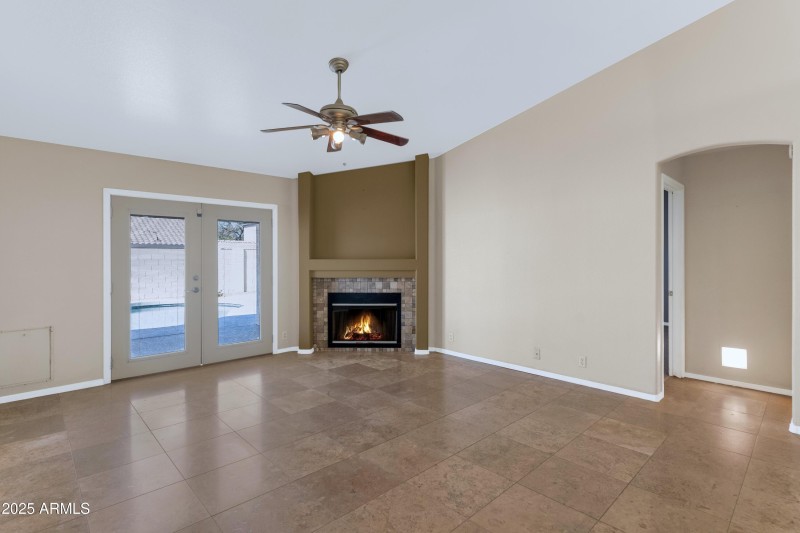 Linda Family room 2 pro