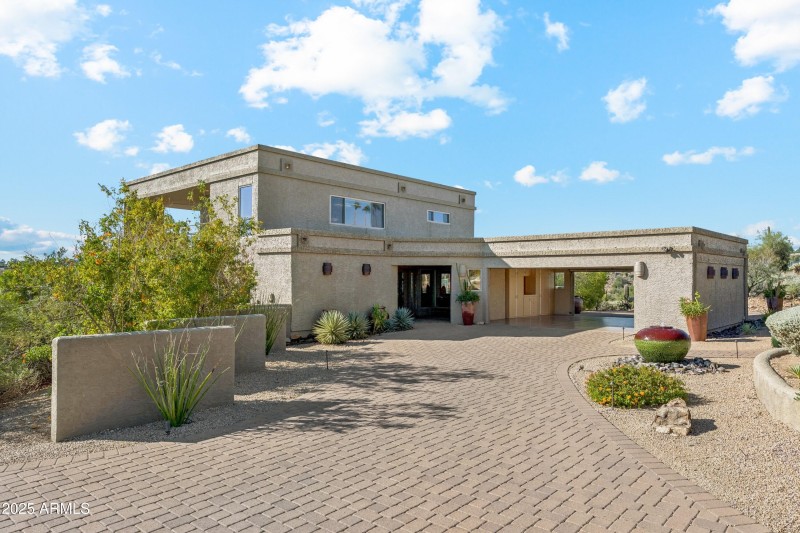 064_Driveway To Front Of House