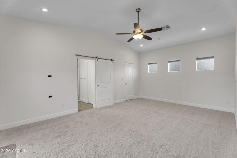 16-web-or-mls-8522 E Vernon Ave-16