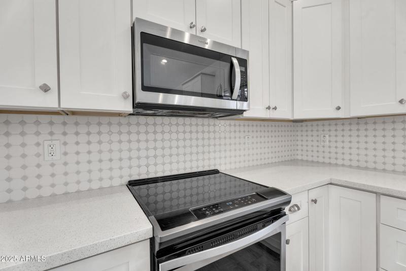 12-web-or-mls-8522 E Vernon Ave-14