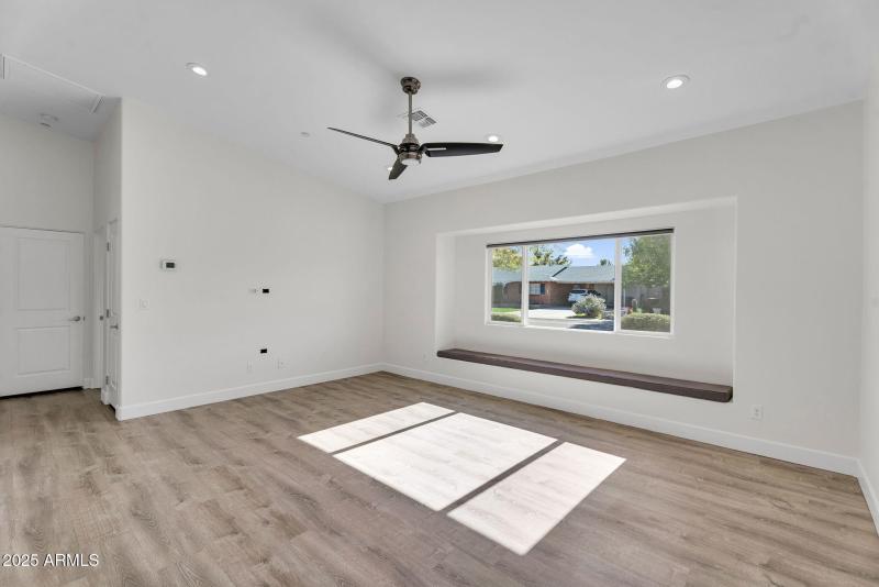 6-web-or-mls-8522 E Vernon Ave-7