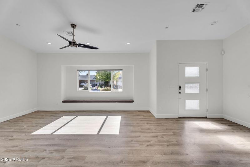 5-web-or-mls-8522 E Vernon Ave-5