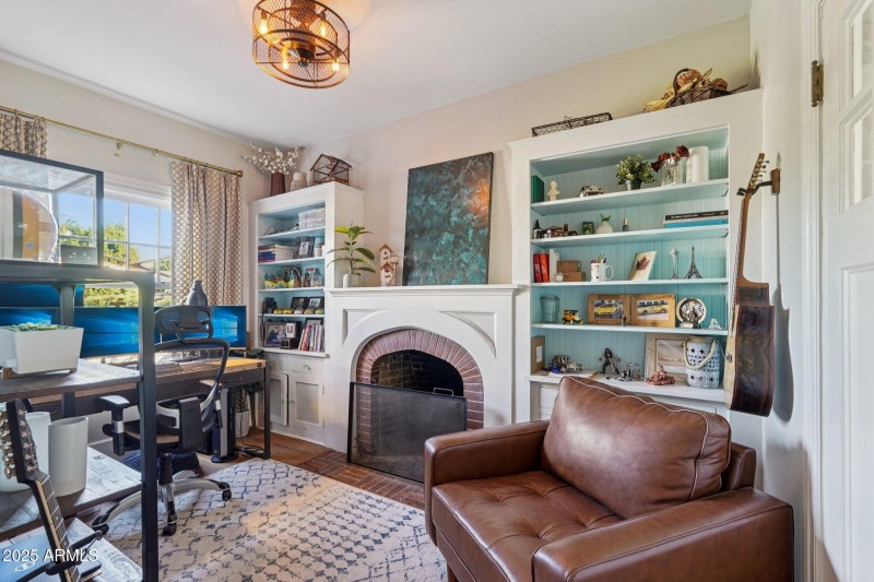 8-web-or-mls-W Lynwood St-S1412-008