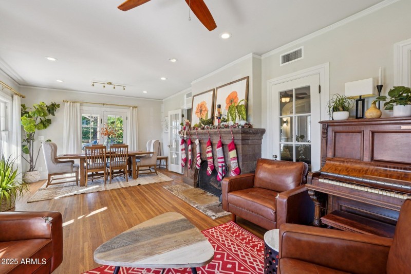 13-web-or-mls-W Lynwood St-S1412-013