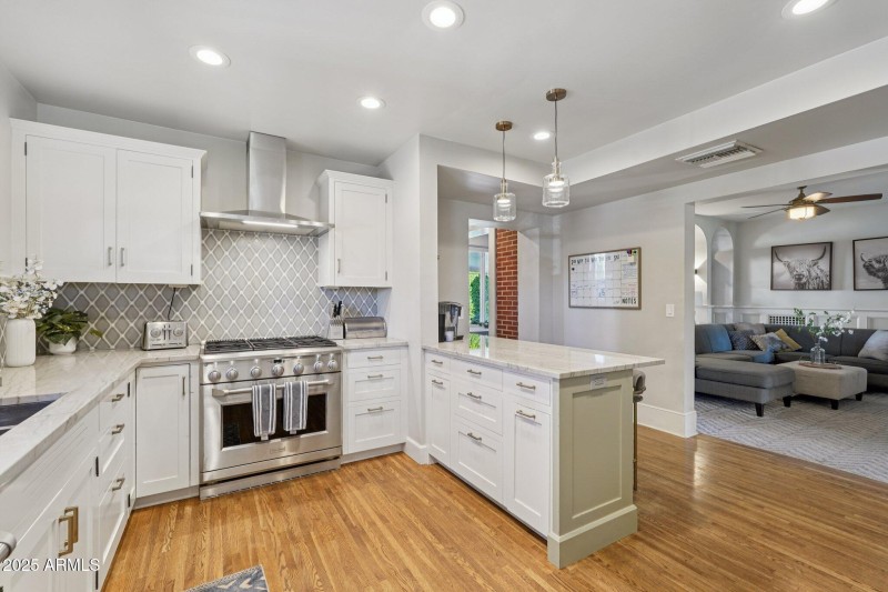 20-web-or-mls-W Lynwood St-S1412-020