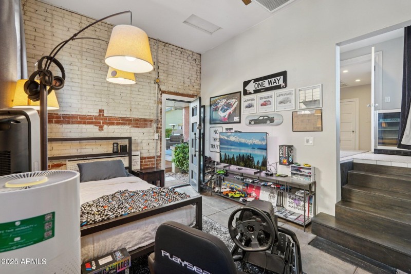 40-web-or-mls-W Lynwood St-S1412-040