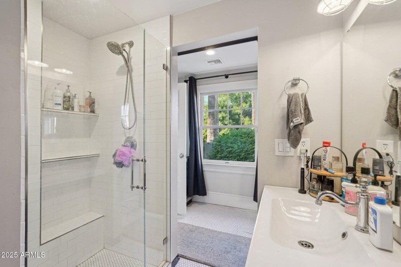 43-web-or-mls-W Lynwood St-S1412-043