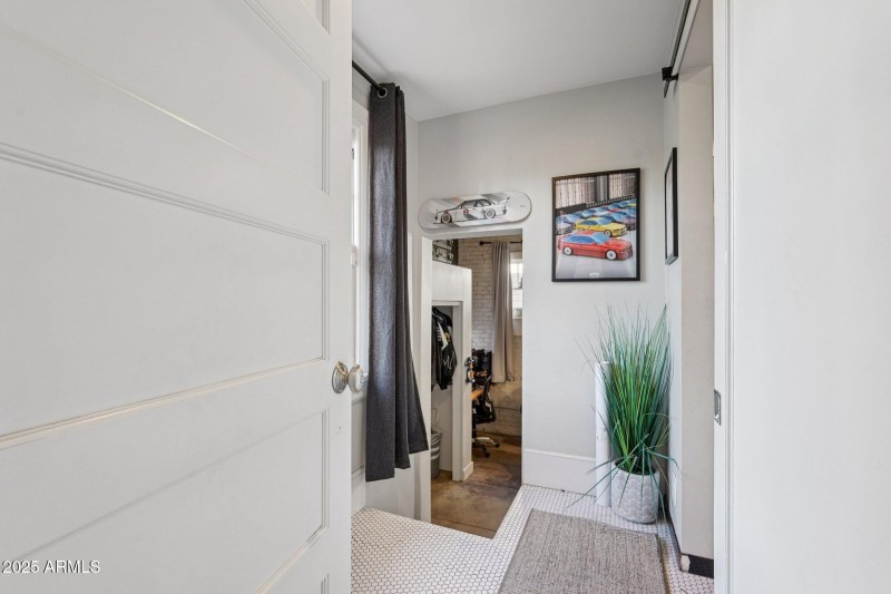 45-web-or-mls-W Lynwood St-S1412-045