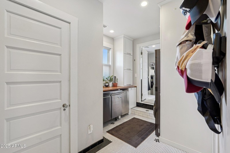 47-web-or-mls-W Lynwood St-S1412-047