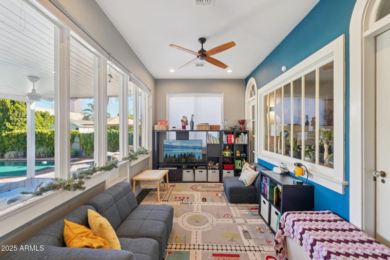 55-web-or-mls-W Lynwood St-S1412-055