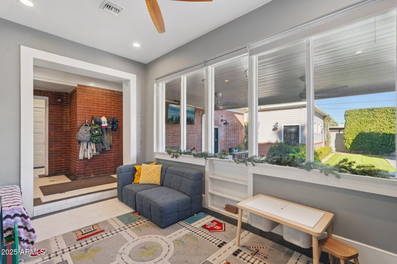 56-web-or-mls-W Lynwood St-S1412-056