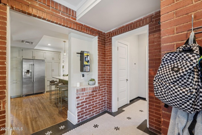 57-web-or-mls-W Lynwood St-S1412-057