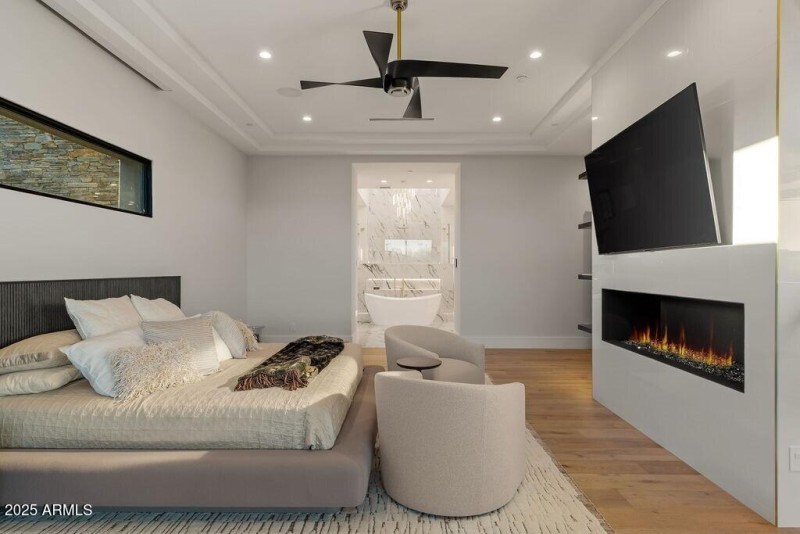 011_Primary into Bath