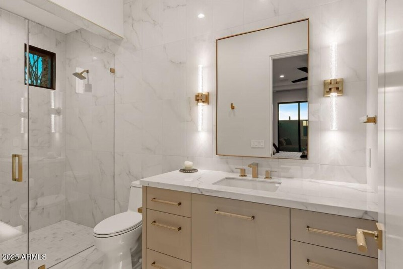 022_Guest Suite 2 Bath