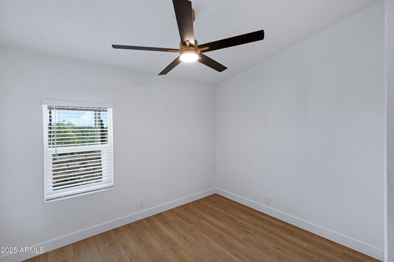 4556 N Ironwood Dr-16