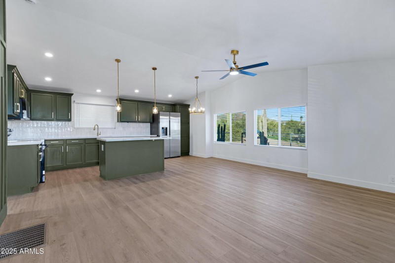 4556 N Ironwood Dr-6