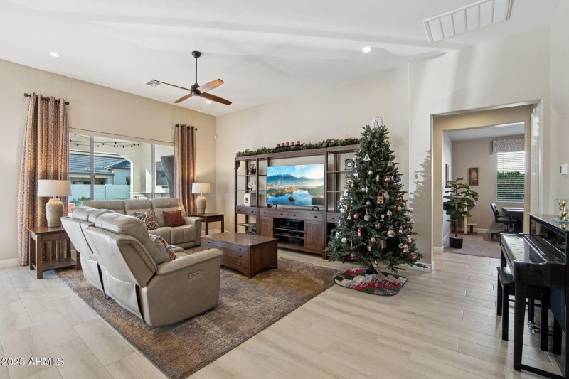 6-web-or-mls-W Berkeley Rd-S1712-006