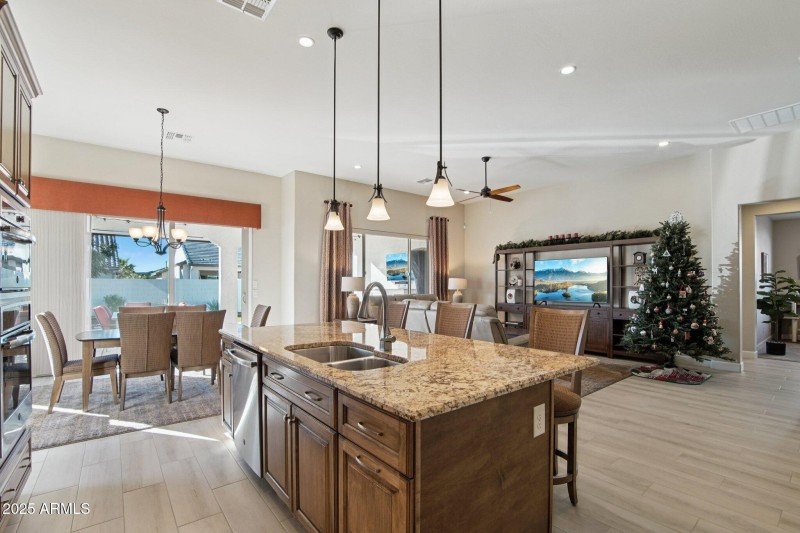 13-web-or-mls-W Berkeley Rd-S1712-013