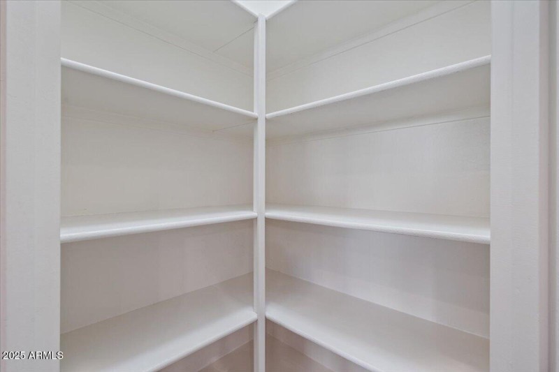 2387 N Heritage_Pantry