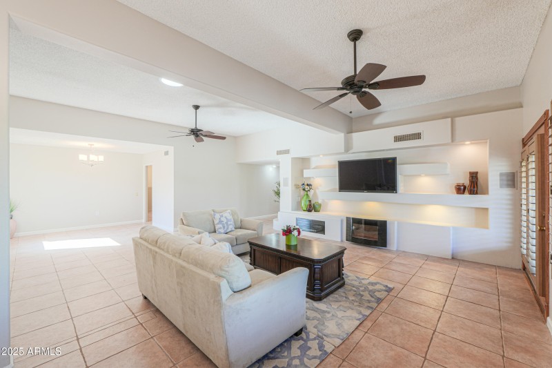 17801 N Boswell Blvd