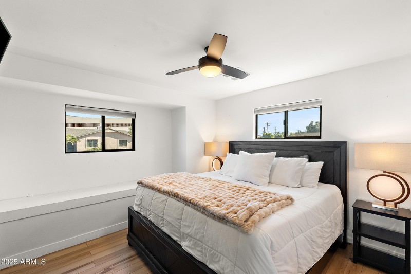 17_2050 n 71st st-14