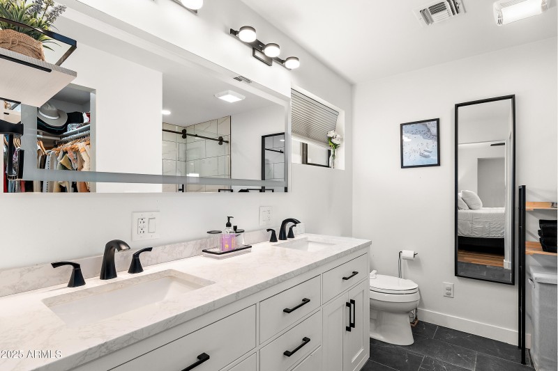 19_2050 n 71st st-16